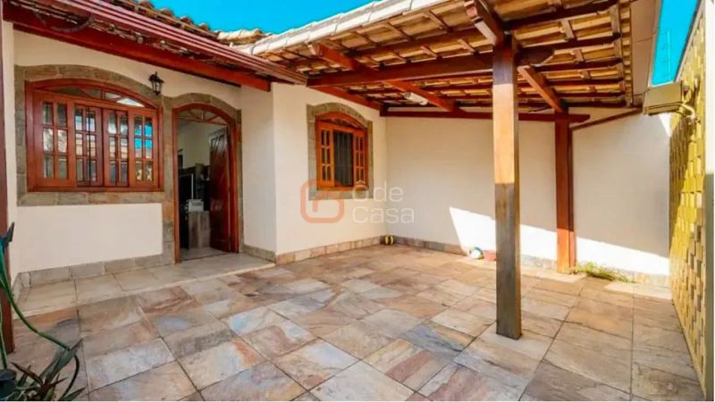 Casa com 2 quartos — Santa Amélia, Belo Horizonte