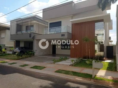 Casa de Condomínio com 3 Quartos para alugar, 320m² no Aclimação, Uberlândia