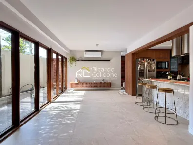 Casa de Condomínio com 4 Quartos à venda, 335m² no Água Verde, Curitiba