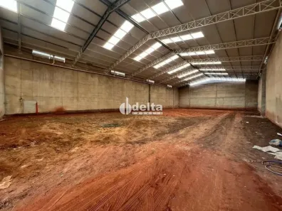 Ponto Comercial para alugar, 1100m² no Distrito Industrial, Uberlândia
