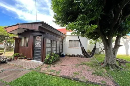 Casa com 1 Quarto à venda, 45m² no Guarujá, Porto Alegre