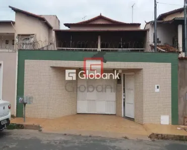 Casa com 4 Quartos à venda, 300m² no Monte Carmelo, Montes Claros