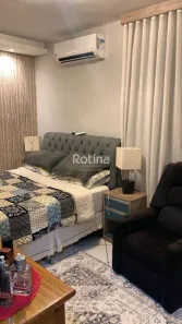 Casa com 3 Quartos à venda, 228m² no Segismundo Pereira, Uberlândia