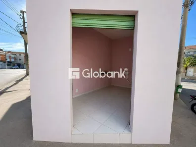 Ponto Comercial para alugar, 35m² no Roxo Verde, Montes Claros