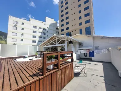 Apartamento com 2 Quartos para alugar, 68m² no Centro, Florianópolis