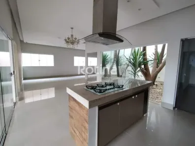 Casa com 3 Quartos à venda, 290m² no Jardim Karaíba, Uberlândia
