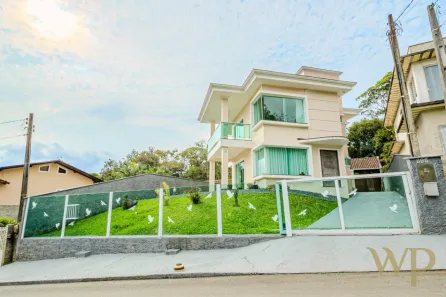 Casa com 3 Quartos à venda, 225m² no Bom Retiro, Joinville
