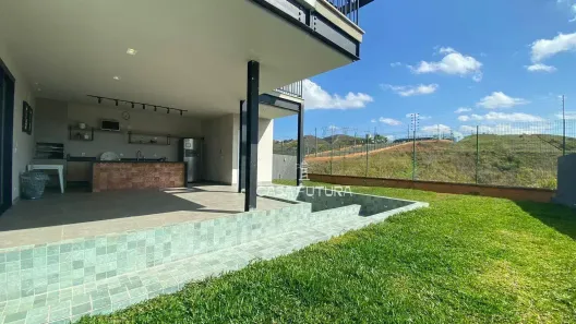 Casa com 4 Quartos à venda, 400m² no Água Limpa, Volta Redonda