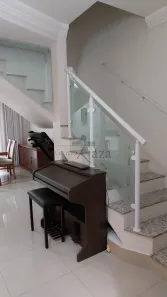 Sobrado com 3 Quartos à venda, 180m² no Loteamento Villa Branca, Jacareí