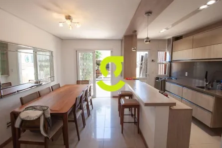 Casa com 3 Quartos para alugar, 209m² no Jardim Sabará, Porto Alegre
