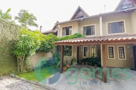 Sobrado com 3 Quartos à venda, 122m² no Santa Felicidade, Curitiba