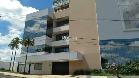 Sala Comercial para alugar, 2000m² no Morada da Colina, Uberlândia