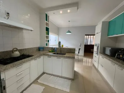 Casa com 3 Quartos à venda, 175m² no Parque das Laranjeiras Prolongamento, Rio Verde