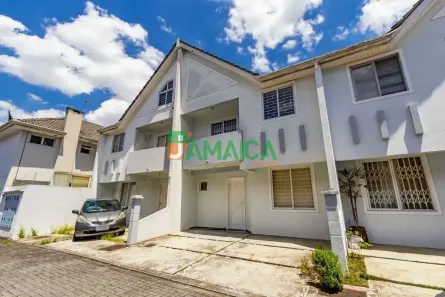 Sobrado com 3 Quartos para alugar, 109m² no Jardim das Américas, Curitiba