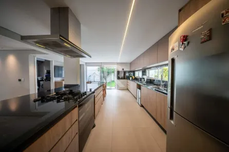 Sobrado com 5 Quartos à venda, 293m² no Santo Inácio, Curitiba
