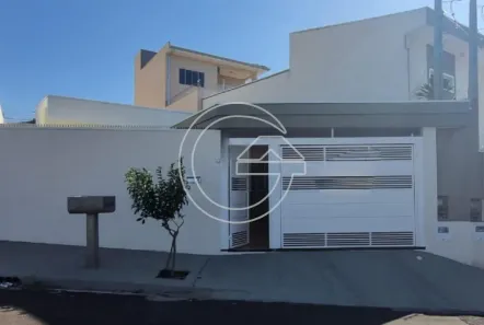 Casa com 3 Quartos para alugar, 110m² no Centro, Marília