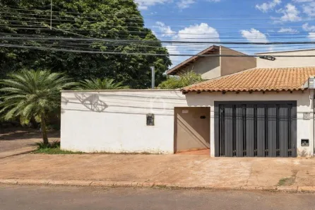 Casa com 3 Quartos à venda, 200m² no Jardim Centenário, Campo Grande