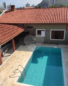 Sobrado com 5 Quartos à venda, 250m² no Vila Atlântica, Caraguatatuba