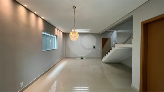 Casa de Condomínio com 3 Quartos à venda, 200m² no Morada do Ouro, Cuiabá