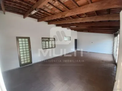 Casa com 3 Quartos para alugar, 170m² no Umuarama, Uberlândia