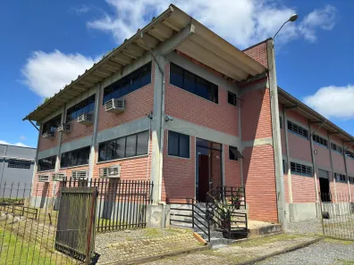 Galpão/Depósito/Armazém para alugar, 1400m² no Porto Grande, Araquari
