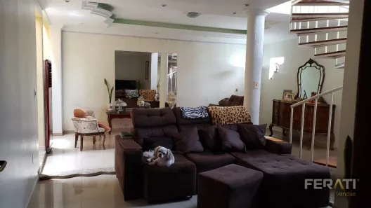 Sobrado com 3 Quartos à venda, 180m² no Vila Jayara, Anápolis