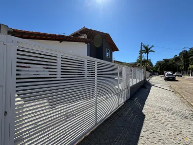 Casa com 3 Quartos à venda, 213m² no Santo Antônio, Joinville