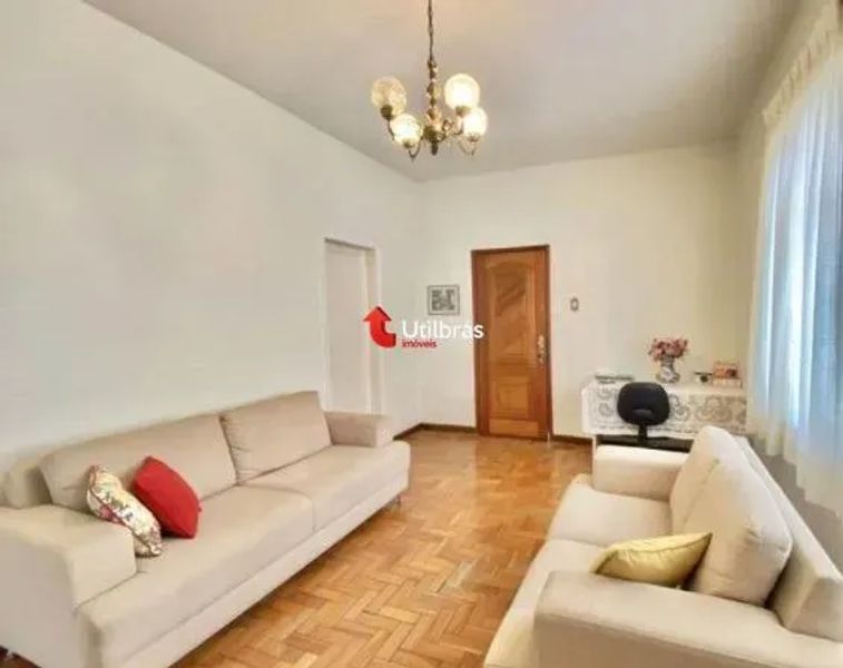 Casa com 3 quartos — Santo Antônio, Belo Horizonte