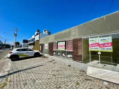 Casa com 2 Quartos para alugar, 150m² no Centro, Palhoça