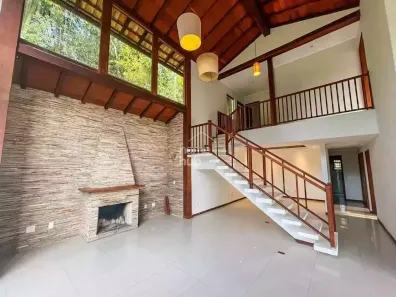Casa com 3 Quartos para alugar, 320m² no Bingen, Petrópolis