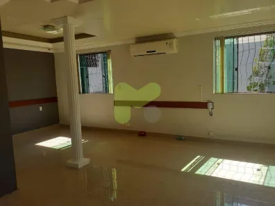 Imóvel Comercial com 3 Quartos para alugar, 220m² no Centro, Macaé