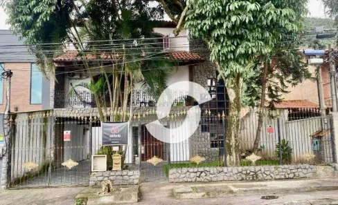Casa com 7 Quartos à venda, 360m² no Piratininga, Niterói