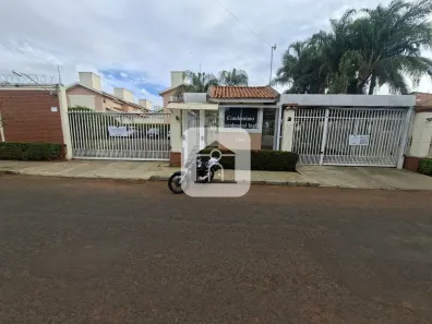 Casa de Condomínio com 2 Quartos para alugar, 125m² no Jardim Karaíba, Uberlândia