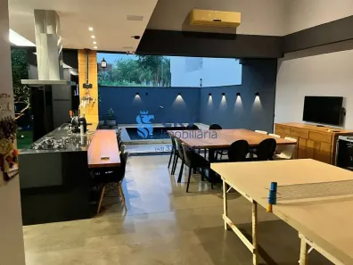 Casa com 3 Quartos à venda, 244m² no Jardim Montecatini, Londrina