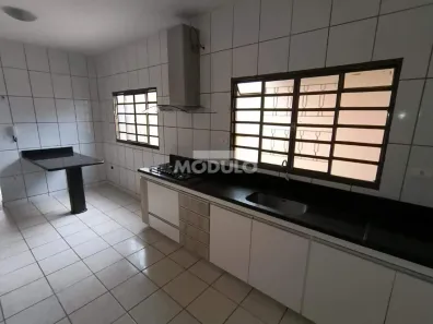 Casa com 3 Quartos para alugar, 90m² no Nova Uberlândia, Uberlândia