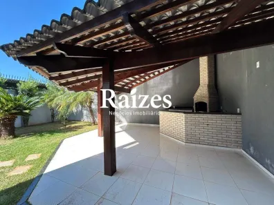 Casa com 4 Quartos para alugar, 393m² no Bom Jesus, Uberlândia