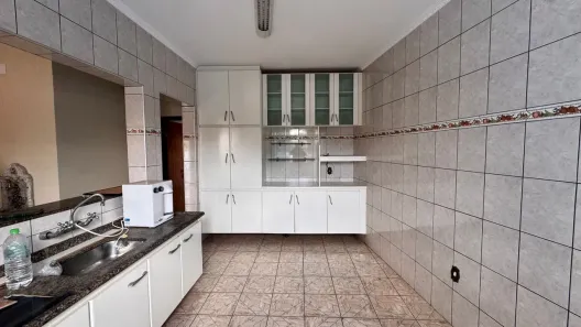 Sobrado com 4 Quartos para venda ou aluguel, 180m² no Parque Jambeiro, Campinas