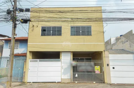 Sobrado com 4 Quartos à venda, 200m² no Uberaba, Curitiba