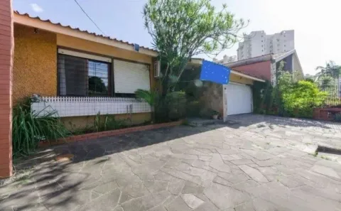 Casa com 3 Quartos à venda, 243m² no Jardim Lindóia, Porto Alegre