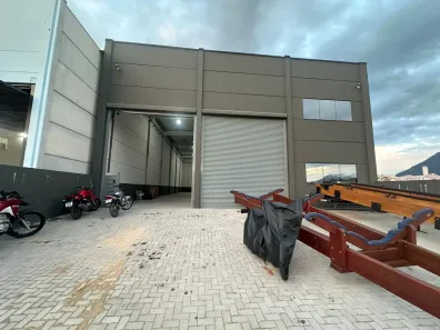 Galpão/Depósito/Armazém para alugar, 600m² no Aririú, Palhoça