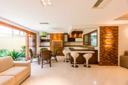 Casa de Condomínio com 3 Quartos para alugar, 388m² no Três Figueiras, Porto Alegre