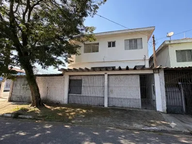 com 4 Quartos para alugar, 250m² no Jardim Santa Helena, São Paulo