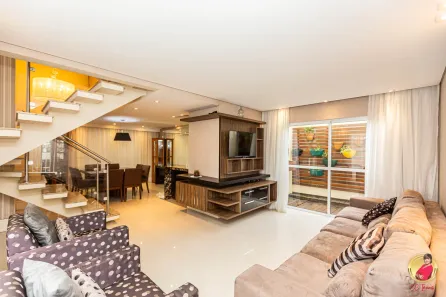Casa de Condomínio com 4 Quartos à venda, 210m² no Guabirotuba, Curitiba