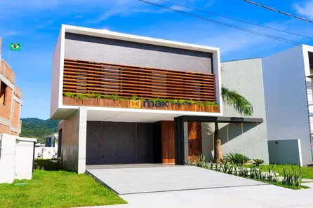 Casa com 3 Quartos à venda, 424m² no Santa Regina, Camboriú