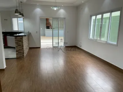 Casa de Condomínio com 3 Quartos à venda, 250m² no Condomínio Residencial Fogaça, Jacareí