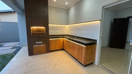 Casa com 4 Quartos para alugar, 220m² no Jardim Itália, Cuiabá