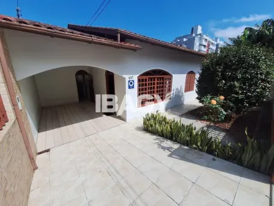 Casa com 4 Quartos para alugar, 225m² no Praia Comprida, São José