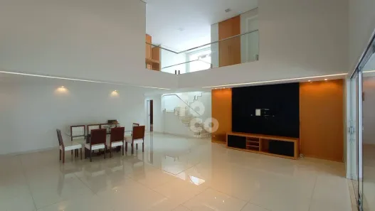 Sobrado com 3 Quartos à venda, 370m² no Jardim Karaíba, Uberlândia