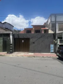 Casa com 4 Quartos para alugar, 200m² no Montese, Fortaleza