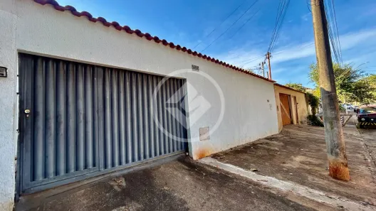 Casa com 3 Quartos à venda, 250m² no Vila Itatiaia, Goiânia
